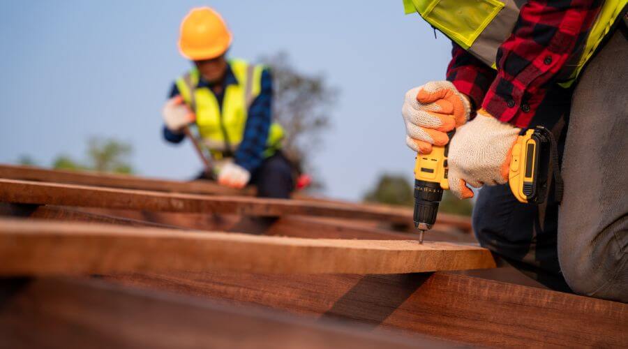 Professional gutter cleaning in Vista, CA